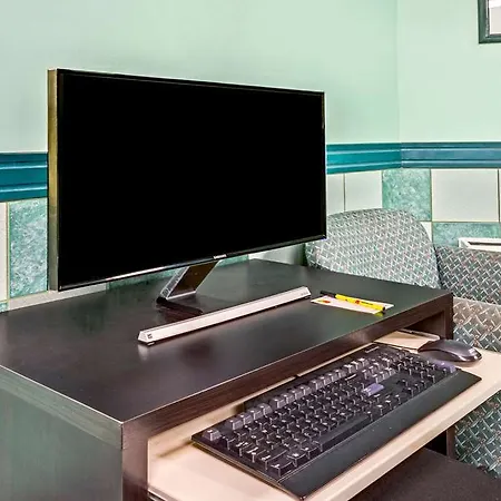 Super 8 By Wyndham Toronto East On 