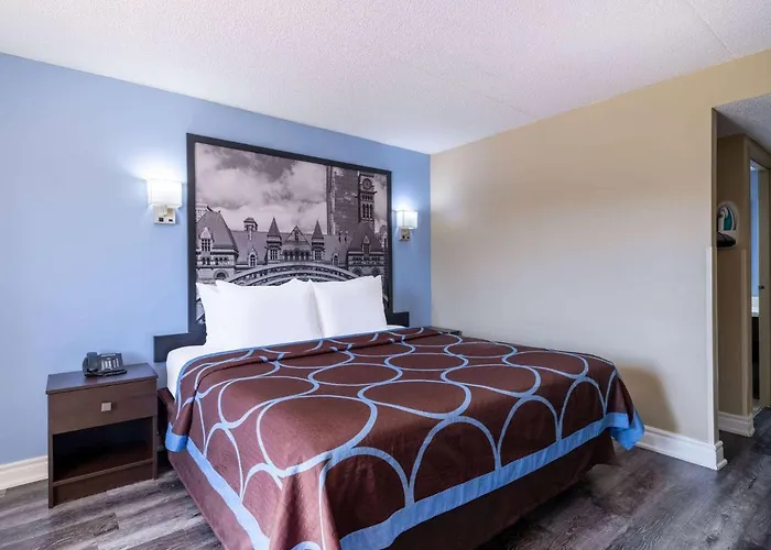 Super 8 By Wyndham Toronto East On